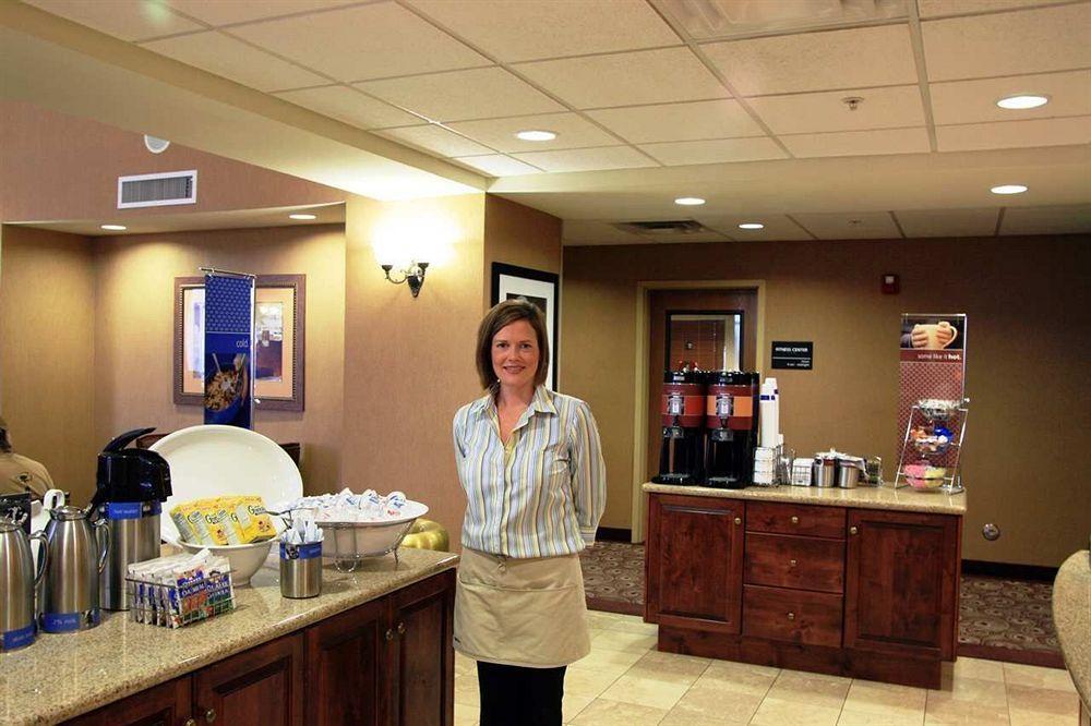 Hampton Inn & Suites Kingman Restoran fotoğraf